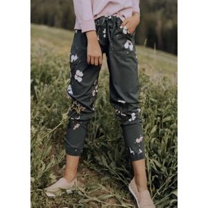 Beautiful Orchid Jetsetter Joggers!